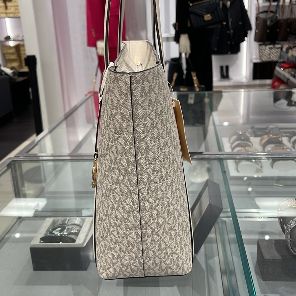 MICHAEL KORS
Pratt Large Signature Logo Tote Shoulder Bag
COLOR LIGHT CREAM
NWT - Picture 5 of 16